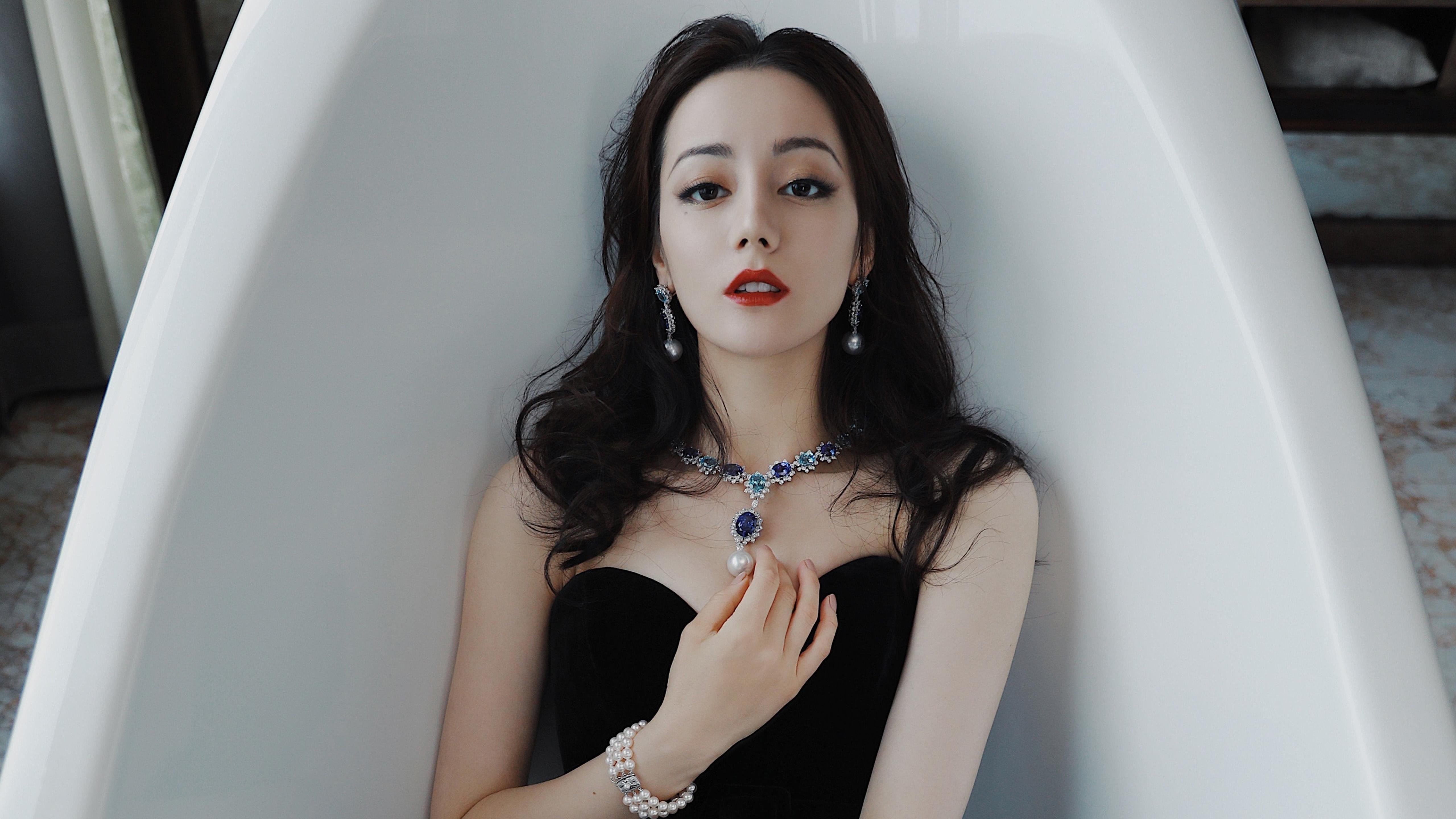 “三点水加者字读什么”